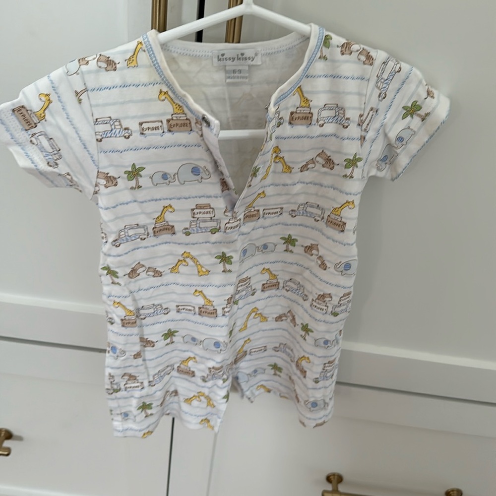 Kissy Kissy used size 6-9 no stains